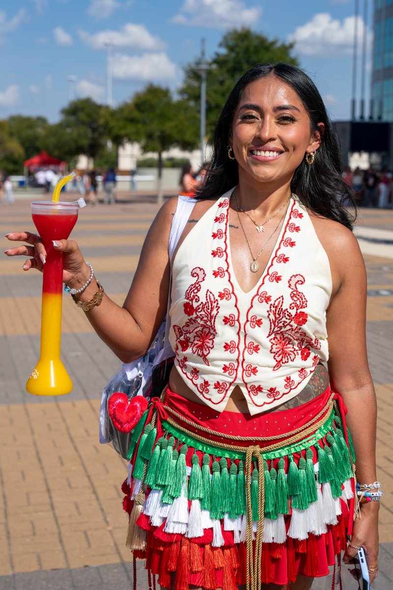 Alamodome's tweet photo. ⋆🌺 KAROL G AND BECKY G FANS HAVE ENTERED THE ALAMODOME 🌺⋆

#karolg #beckyg #alamodome #concert https://t.co/zbhGJvF6jv