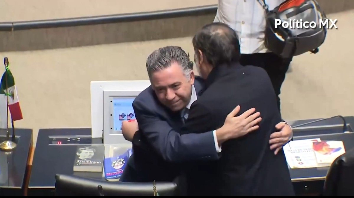 la_grenitas's tweet photo. ¿A ustedes también les da rabia ver el cinismo de estos HDP burlándose de todos? Señalados por nexos con el CO, por enriquecimiento, por tráfico de influencias, por todos los malditos delitos que existen, y están como si pinches nada pasara en la Cámara de Senadores https://t.co/ewWGsU1jQw