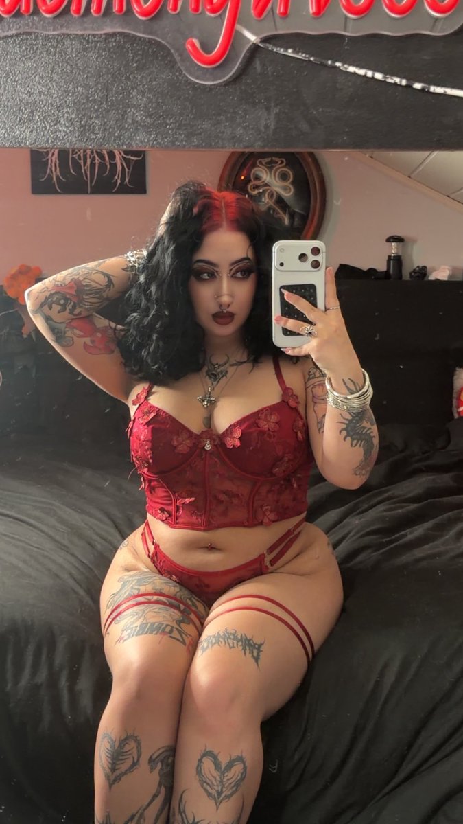 goth_d_om's tweet photo. Is is sooo my color ❤️ https://t.co/Oa3ltZ6Xs6