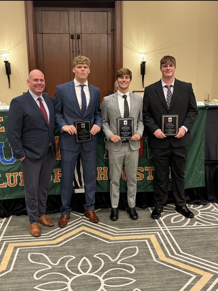 JakeSneed2027's tweet photo. It was an honor to be named to the 2026 Touchdown Club of Houston Preseason All-Greater Houston team! @HoustonTDClub @Coach_DeHaven @footwork_king1 @jarrettbailey12 @IronWillSC @CollinWeaks @colsoncollinsqb @BenGChase https://t.co/ce0lETiJOT