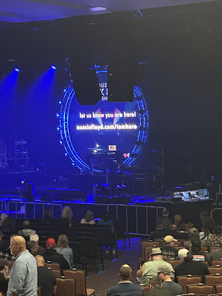 LucPelican's tweet photo. got to hear shine on you crazy diamond i am set for life. https://t.co/QRzGJaw2JY