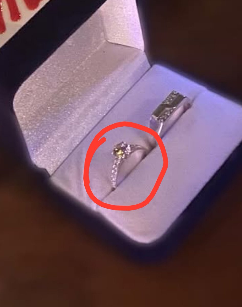_Just_Ani_Vi_'s tweet photo. GENTE!!! NECESITO SU AYUDA!!
Perdí mi anillo de promesa en Vicuña, cerca del museo de entomología, casa de la cultura y la plaza
Por favor vale mucho para mí y estoy dispuesta a dar una recompensa por ése anillo
Tiene grabado "Te lo prometo Anii", es plateado con una piedra rosa https://t.co/kL67qwJoNw