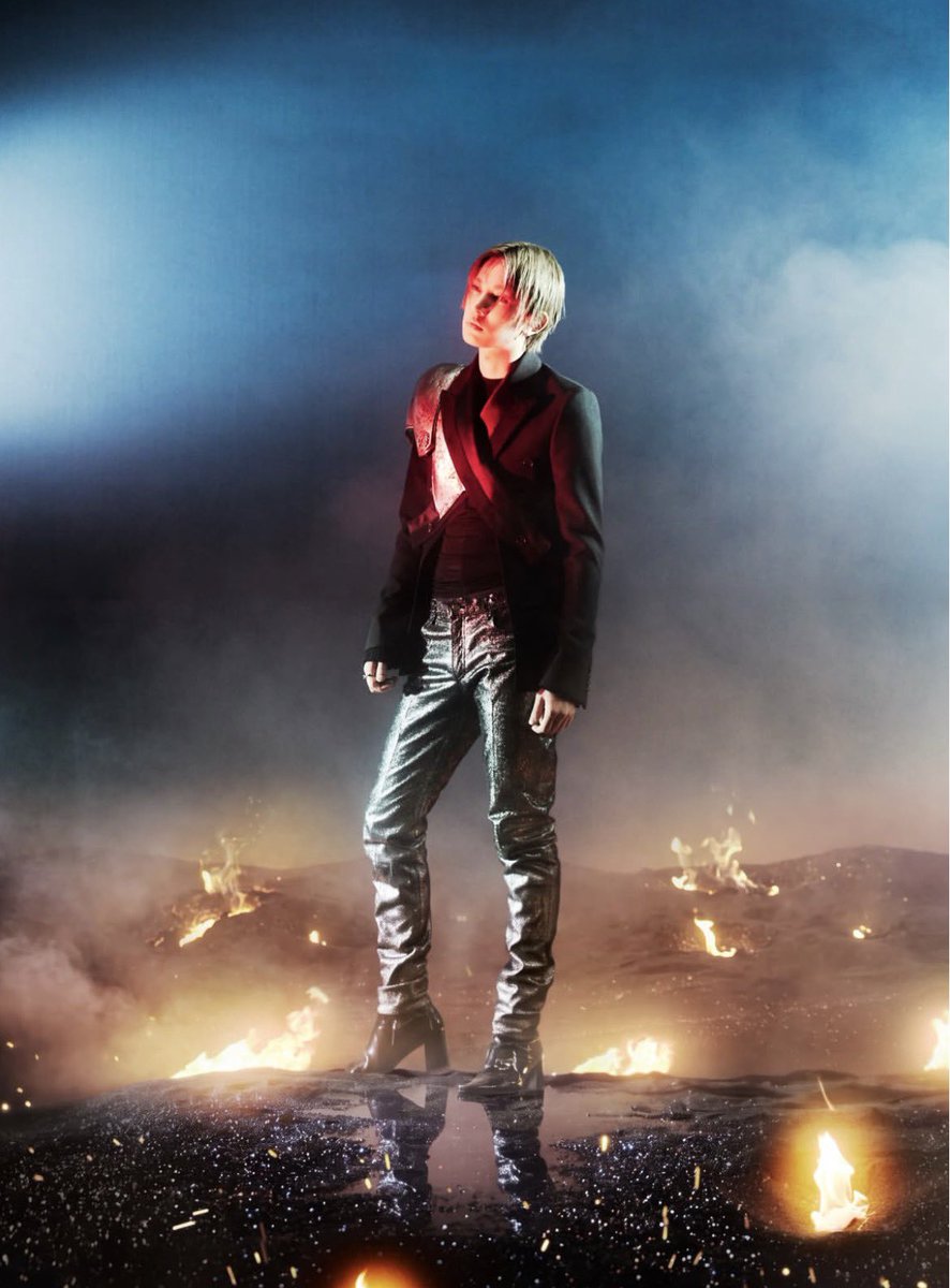 722EVN's tweet photo. the face of someone who broke the motherometre hours later w his concept pics https://t.co/TXR4T5Uezx