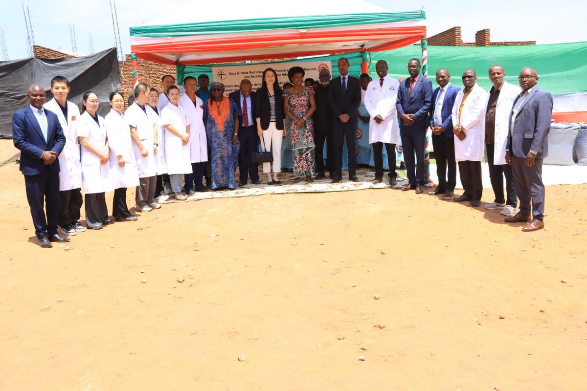 msp_burundi's tweet photo. 28 femmes opérées, un nouvel espoir !

Clôture ce 02 août 2026 à l’Hôpital Régional de Gitega de la campagne de prise en charge de la fistule obstétricale, organisée par la Fondation Bonne Action Umugiraneza en partenariat avec l’hôpital.

Lancée le 24 août 2026, la campagne a permis d’opérer 28 femmes, dont l’état de santé évolue favorablement.

La cérémonie a été rehaussée par la présence de S.E. Mme Angeline NDAYISHIMIYE, @Burundi1stlady, aux côtés du Ministre de la Santé Publique @FideleDr, des autorités de Gitega, des cadres du MSP et des partenaires au développement.

Le Ministre a salué l’appui des spécialistes venus d’Éthiopie et de Tanzanie, qui ont travaillé avec leurs homologues burundais et contribué au renforcement des capacités médicales.

Il a invité les bénéficiaires à contribuer à la sensibilisation dans leurs communautés, notamment sur l’importance de recourir précocement aux soins et de participer à la prévention de la fistule obstétricale.

#FistuleObstétricale #SantéPourTous #Burundi