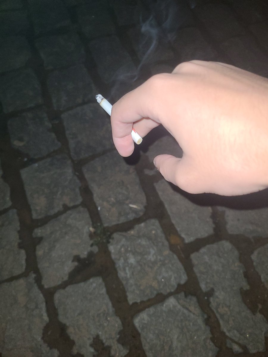 snoow81's tweet photo. Fumar enquanto ve a escalacao do Vasco e único https://t.co/EI2EWZgjei