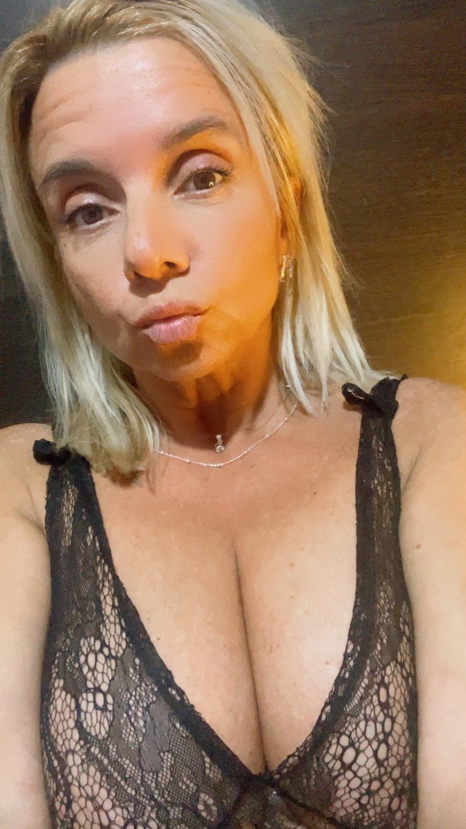 UmutVurhan's tweet photo. smash or pass https://t.co/52V2kG8IgC