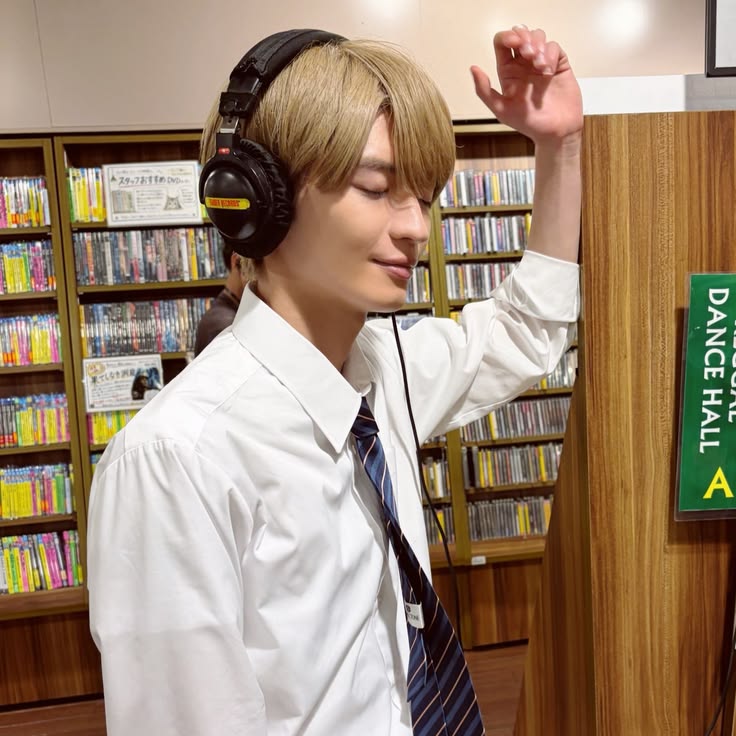 fuusenhanabi's tweet photo. These two after leaving their wataru's causing them to get scared they'll leave again https://t.co/myzRM6wsRF