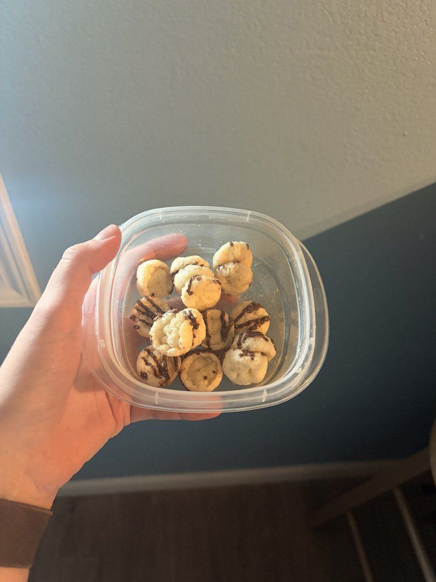 CrowStrvs's tweet photo. 9/2/26
Dinner! 14g drizzle smores rice cakes🤩 small ass dinner bc i didnt gym today - 60 cals https://t.co/2q4MQ5gXqZ