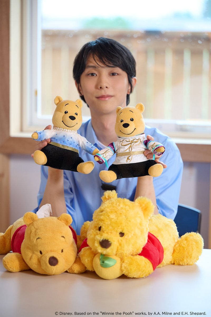 edgelinetokyo's tweet photo. 羽生結弦選手くまのプーさんとの動画2編公開！ベッドで寝っ転がりながらプーさんを触る https://t.co/1g5hixgtuS

#羽生結弦とくまのプーさん https://t.co/2D3MDdOvRa
