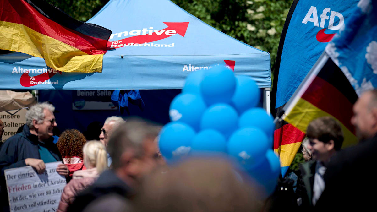 welt's tweet photo. „Feiger Angriff“ – neun Verletzte bei Attacke mit ätzender Flüssigkeit auf AfD-Stand https://t.co/bL3lZwCS1r https://t.co/liYN3WerdV