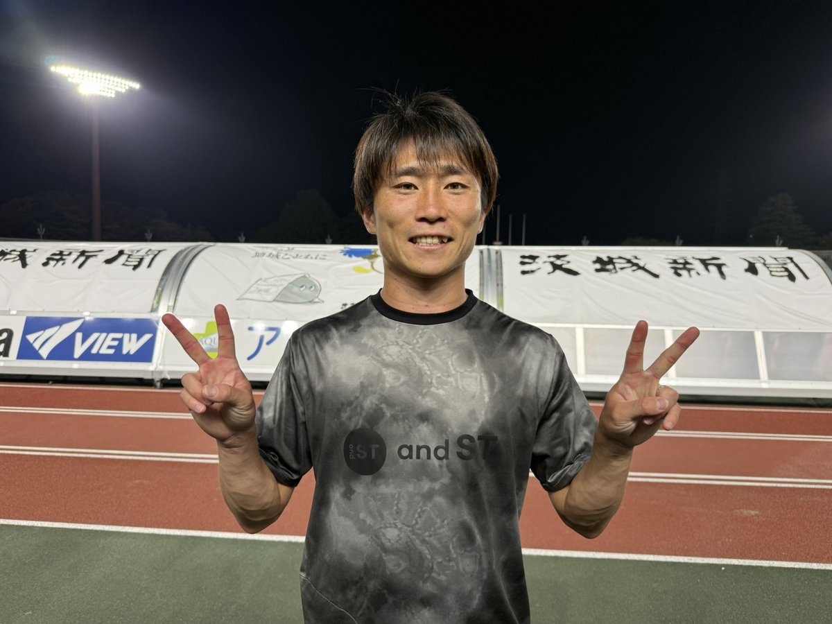 hollyhock_staff's tweet photo. 勝利のＶポーズをお届け✌

水戸ホーリーホック 勝利の翌日は
茨城県内対象店舗でＶポイントが2⃣倍!!
加盟店でお買い物を楽しもう😊

✅対象店舗確認はコチラから🔻
https://t.co/6uhpelgb1g
#0902鹿島戦 #Ｖポイント #鳥海芳樹
#水戸ホーリーホック https://t.co/ECiSYKMBhr