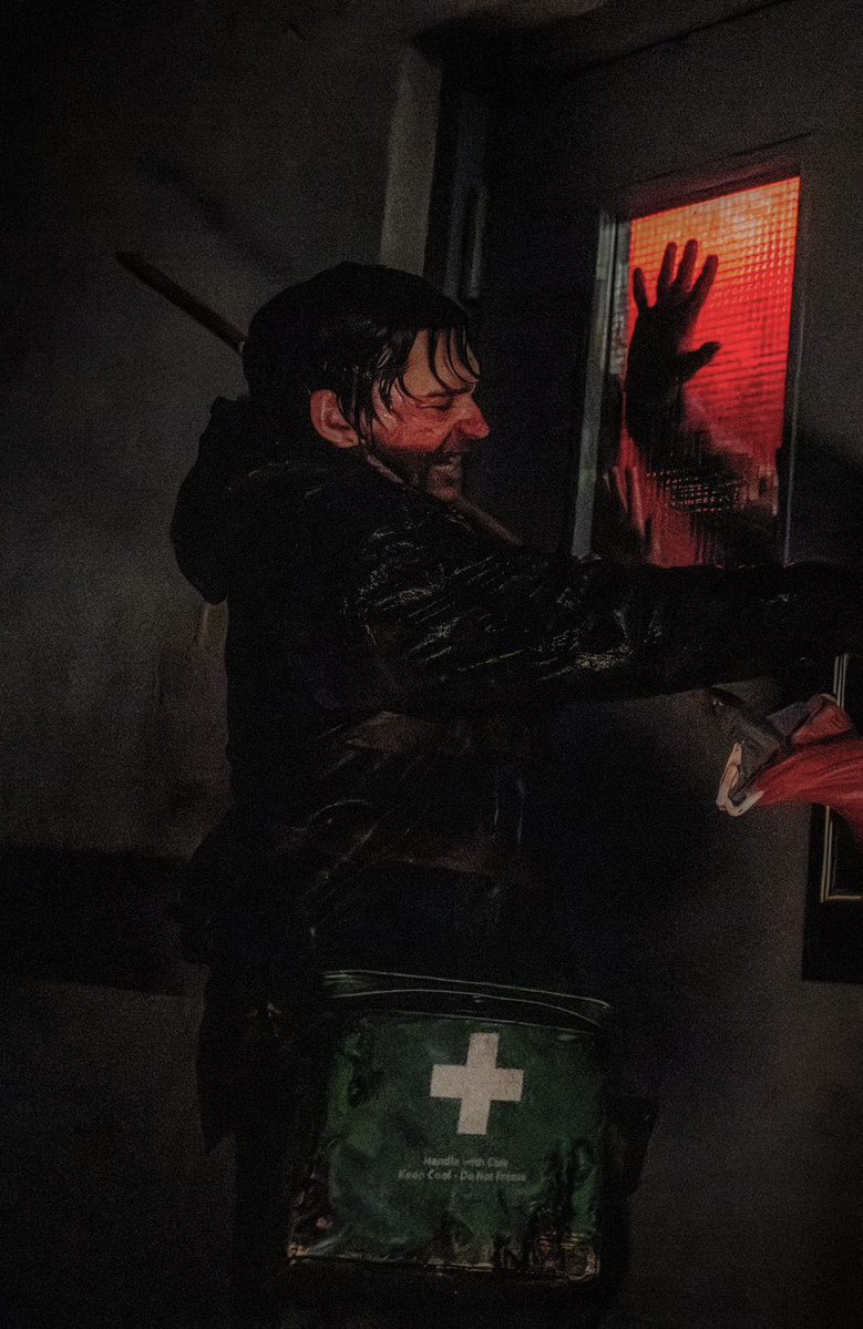 DiscussingFilm's tweet photo. Zach Cregger says he chose to keep his ‘RESIDENT EVIL’ movie as grounded as possible.

“I’m not gonna have a gigantic jacked dude in a trench coat because I’m like ‘where did the coat come from?’… the T-Virus does all sorts of cool mutations that's enough.” https://t.co/Opw4yoJ2sH