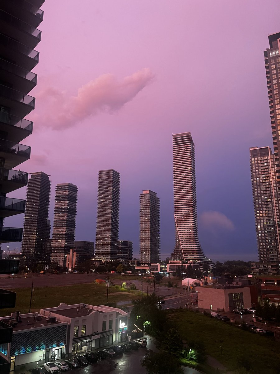 Kristystratton's tweet photo. After the Storm #toronto @weathernetwork #onstorm #humberbayshores https://t.co/hXi4A6yGXp