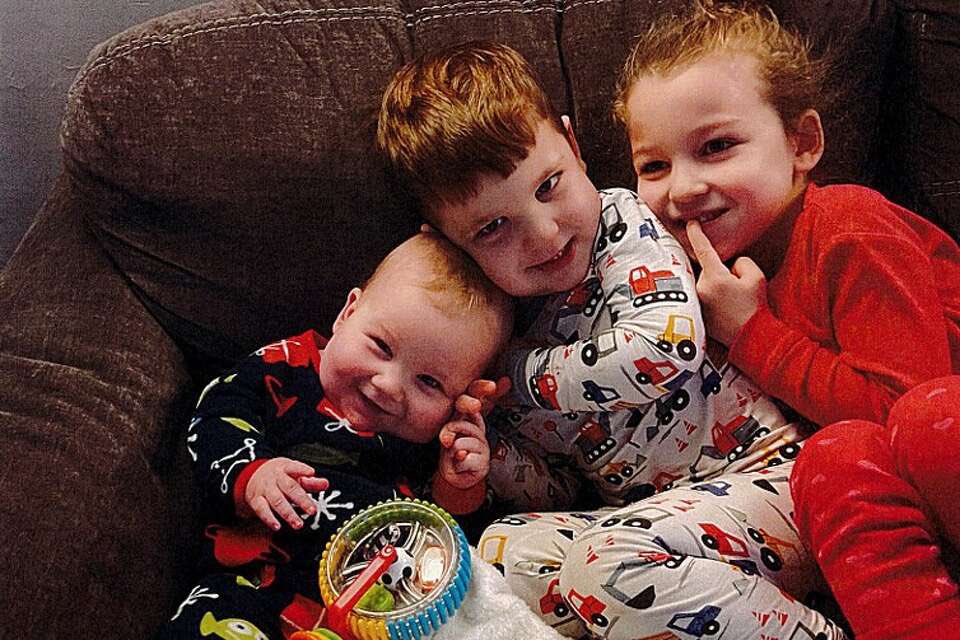 TONYxTWO's tweet photo. These poor kids deserve justice https://t.co/iE7THERcQf
