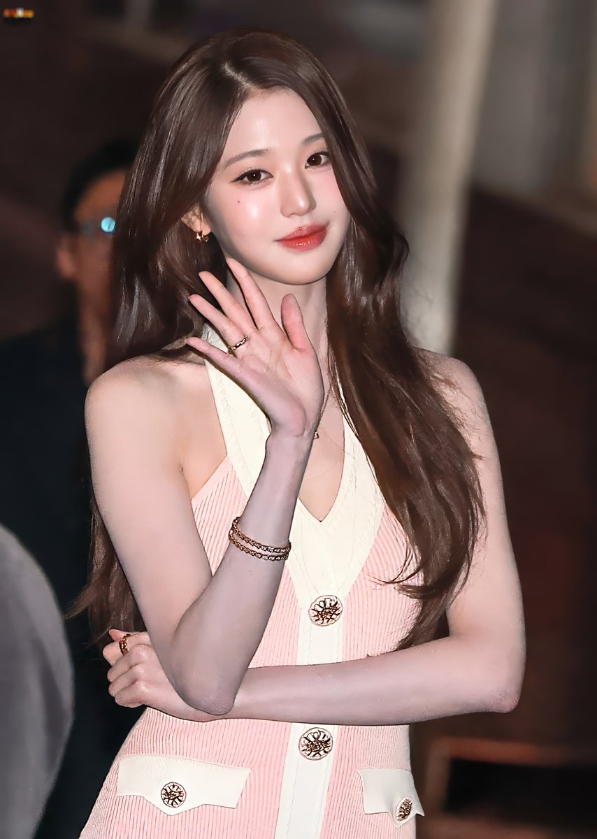 ytdive17700's tweet photo. 260902 Frieze Seoul Event
#장원영 #원영 
#JANGWONYOUNG #WONYOUNG 
#ウォニョン #아이브 #IVE #アイヴ https://t.co/oEwMsIbNOI