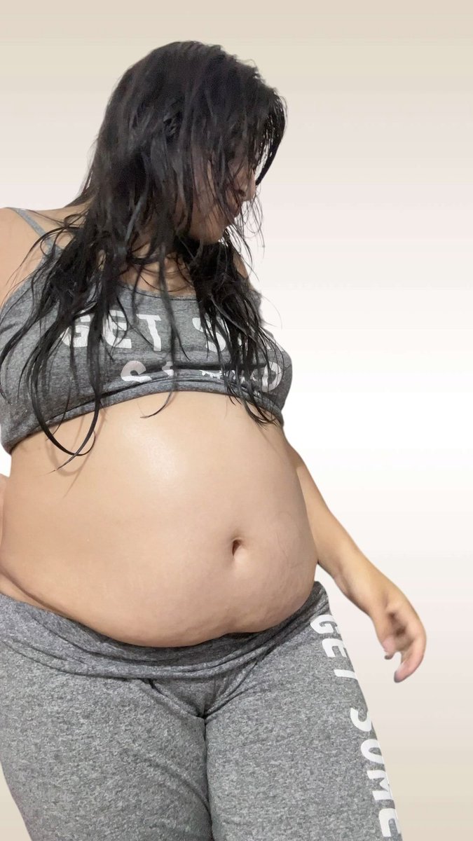 GoddesssKar's tweet photo. Look at me, look at my belly
Now tell me how beautiful your Goddess is 👑

#PregnantGoddess #SoftDomme #PregnancyKink #GoddessEnergy #GoodBoy #Femdom #WorshipMe #BellyWorship #Findom #DommeLife https://t.co/qwG617sVse