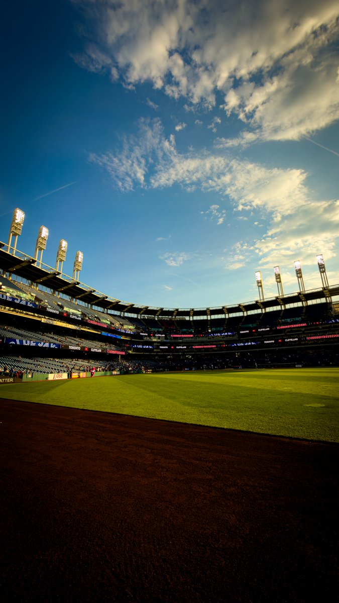 AlykhanKR's tweet photo. One thing about Cleveland:
It ALWAYS gives you a #BaseballSky ๐คฉ https://t.co/aYSLmVY8HK