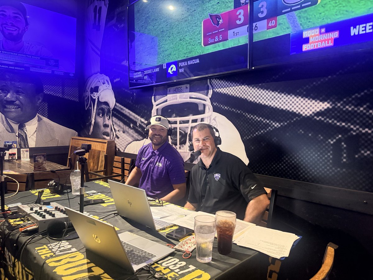 jessannbrown10's tweet photo. Tune into @1037TheBuzz 7:00-8:00pm to hear from @JustinAcri7  &amp; Head UCA football coach @NathanBrownUCA 🐻🏈 Live from walk ons @UCA_Football https://t.co/m5owoh4FyG