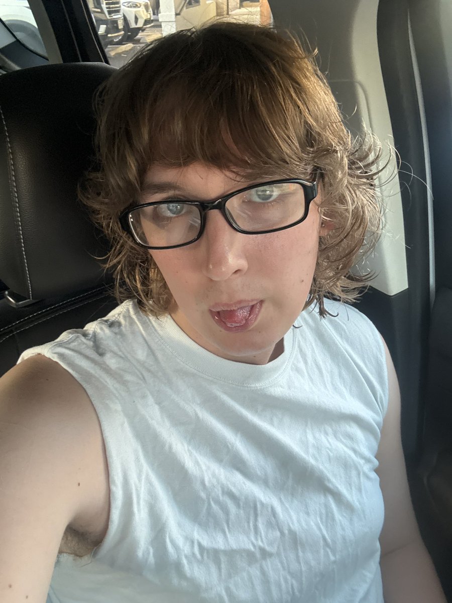 EleanorAngel19's tweet photo. Your girl got her hairs cut https://t.co/RWI9IPR5Qh