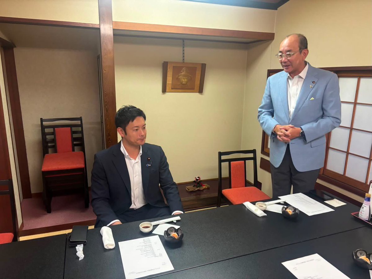 tanakatoga's tweet photo. 南砺市福光にルーツを持つ北海道１１区選出の中川紘一代議士がお墓参りに来られました。
紘一さんは
中川一郎先生のお孫さん。
中川昭一先生の甥っ子さん。

#北海道１１区
#十勝
#中川紘一 https://t.co/E5BRE3EqIa