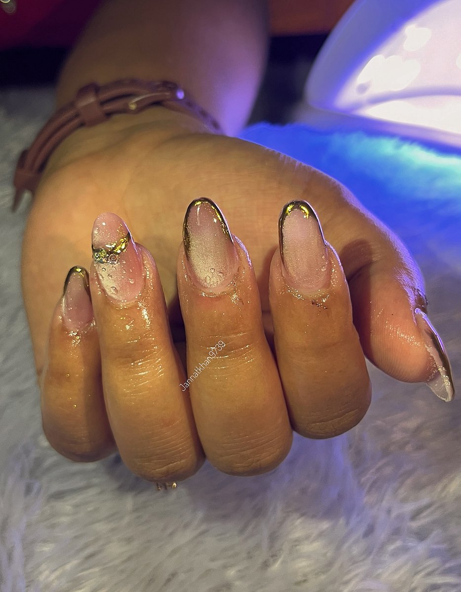 bstmbtl's tweet photo. Bridal ও festive season-এর জন্য booking চলছে। 4th Nail Extension Batch শীঘ্রই শুরু হবে, Andal-এ 4 দিনের কোর্স। Class products provided, certificate দেওয়া হবে। Seat book করতে advance করুন। Contact: 9333835481 https://t.co/ea2o5jucUI
