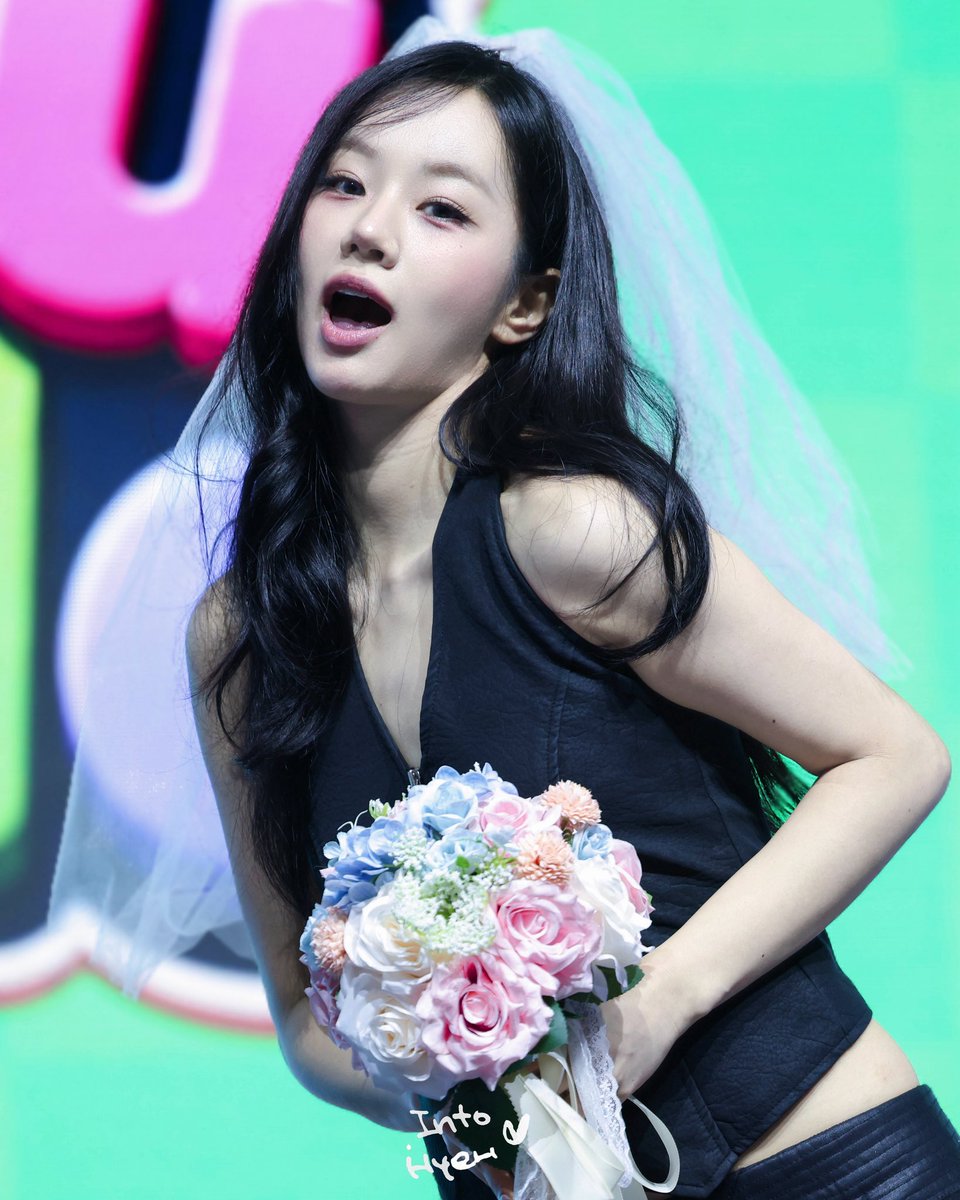 into_hyeri's tweet photo. ♡´･ᴗ･`♡
-
𝟐𝟗.𝟎𝟖.𝟐𝟎𝟐𝟔
-
𝐇𝐲𝐞𝐫𝐢𝐝𝐞 𝐢𝐧 𝐇𝐨𝐧𝐠 𝐊𝐨𝐧𝐠
-
𝐁𝐫𝐢𝐝𝐞 𝐇𝐲𝐞𝐫𝐢

#이혜리 #혜리 #Hyeri #leehyeri 
@hyeriherihey https://t.co/V5SKQDu2KZ