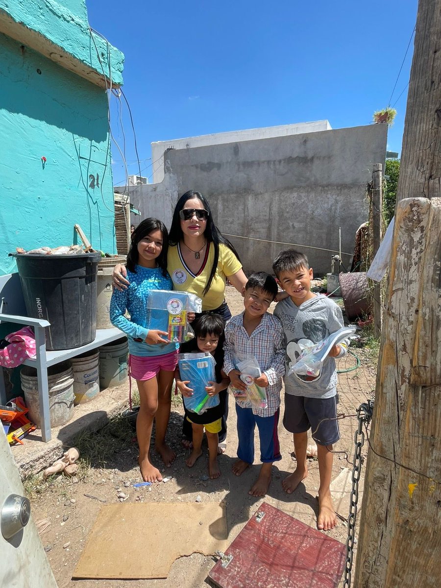PZuloaga1's tweet photo. Hoy visitamos a varias familias llevando ropa, medicamentos y útiles escolares. 🤍🦅❤️

En Movimiento Generacional Sonorense seguimos llegando a quienes más lo necesitan, llevando ayuda, esperanza y acompañamiento. Los casos de falta de atención médica serán canalizados🦅 https://t.co/7L45PT62Sy