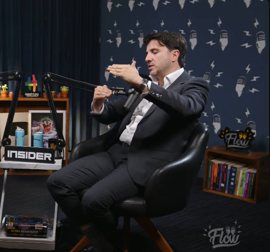 ravoxbrasil's tweet photo. O povo brasileiro aceitou a posição de plateia em vez de protagonista, o seu verdadeiro lugar. Serve apenas para aplaudir e gritar. Trata-se de uma sociedade disfuncional e sem instrução. É triste, mais que isso, é desesperador.

ATENÇÃO: Você bolsonarista e petista, VOTE 14. Ninguém precisará saber. Bora mudar este país de uma vez por todas!

#RenanPraValer14