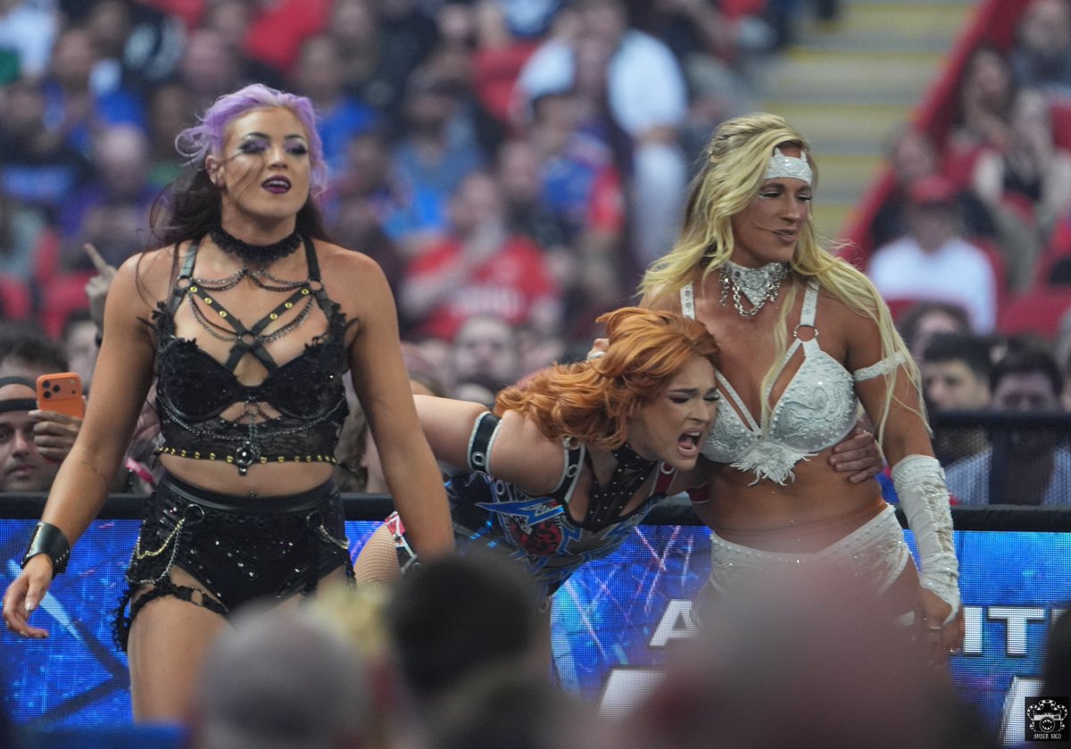 AmberNicoPhoto's tweet photo. Divine Dominion v Brawling Birds

@jmehytr @Lena_Kross @meganbayne @AEW @BodyslamNet 

#aew #aewallin https://t.co/JShfAI6b0F