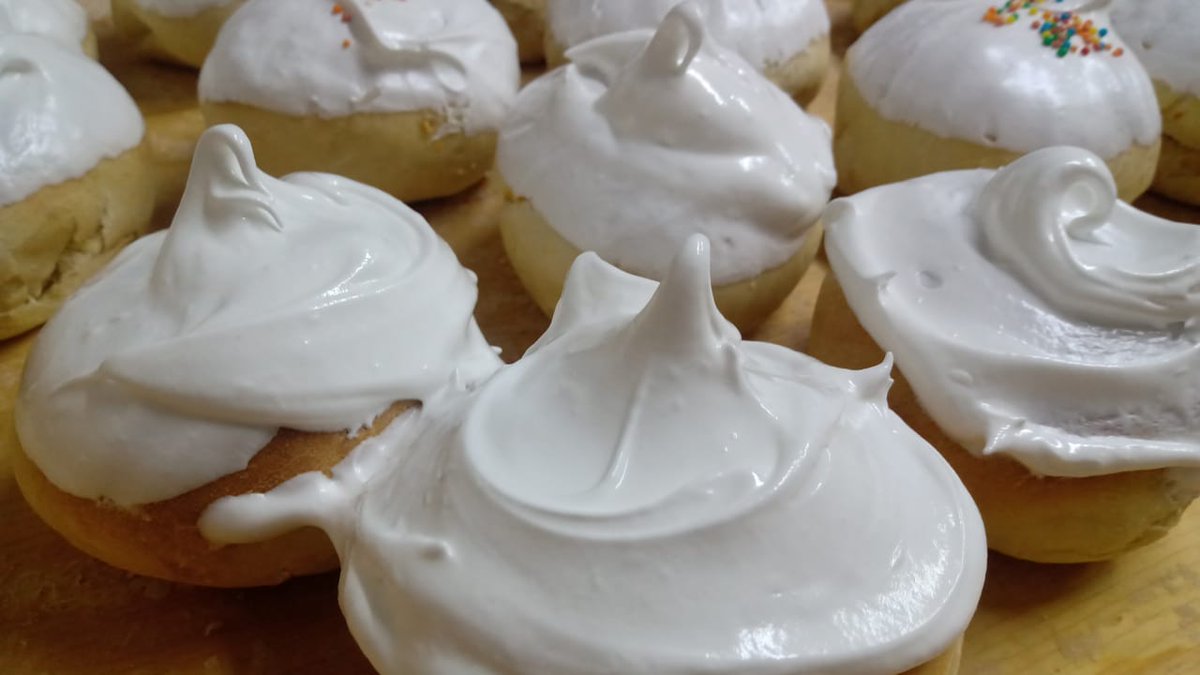 MeryJohose's tweet photo. 🇨🇱 Nada como el sabor del sur: mis chilenitos de campo con su buen betún, hechos con mis propias manos. 🌾🧁

Disfruta Pajaritos  Travel Sale https://t.co/ip8xRpnsjF