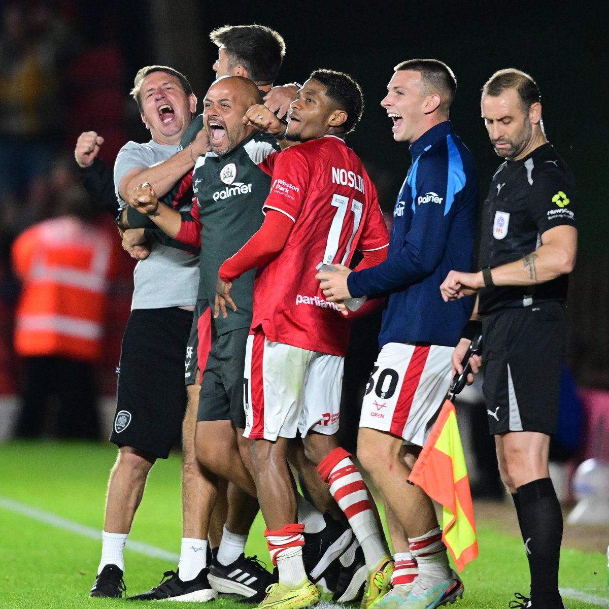 BarnsleyFC's tweet photo. The passion of this Barnsley FC team. WOW ❤️

What a great night we had yesterday, Reds 🫡 https://t.co/REvQL6YscX