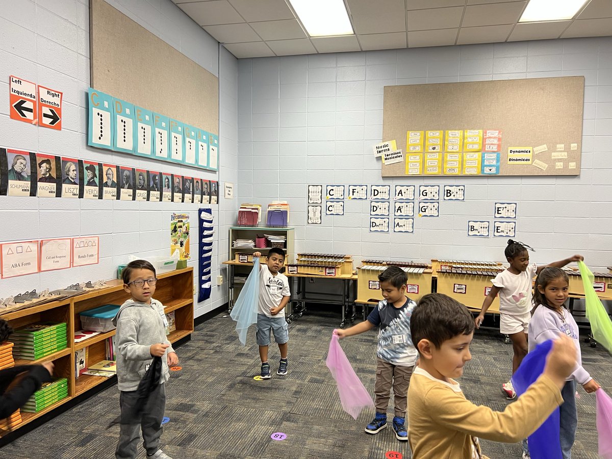 mimosamusic's tweet photo. 1st grade used scarves for the creative movement part of our lesson! @koperniak @FultonCoSchools @Sara4fcs @AmandaS_EDU @MimosaManatee https://t.co/6sHJPGCJJP