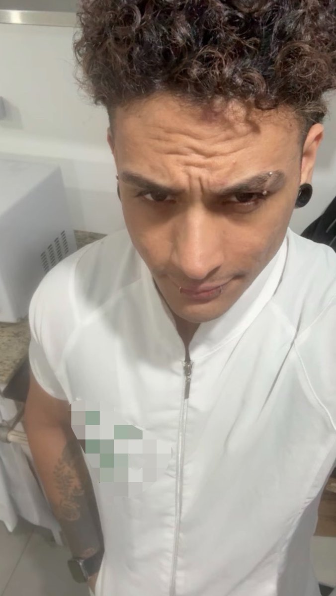 badtzboy_'s tweet photo. Ser gostoso ainda n tá me salvando de trabalhar o dia inteiro e estudar de noite 😔 https://t.co/IdIpbZP9nm