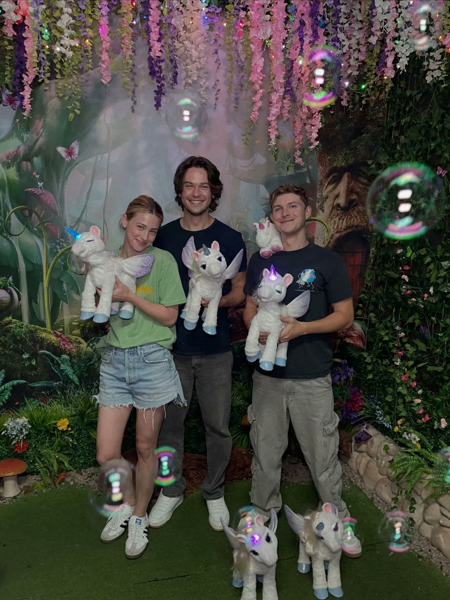 xwonderfullarry's tweet photo. Lili Reinhart e Jack Martin: una coppia che fa sognare. https://t.co/7ho9rLOx3W