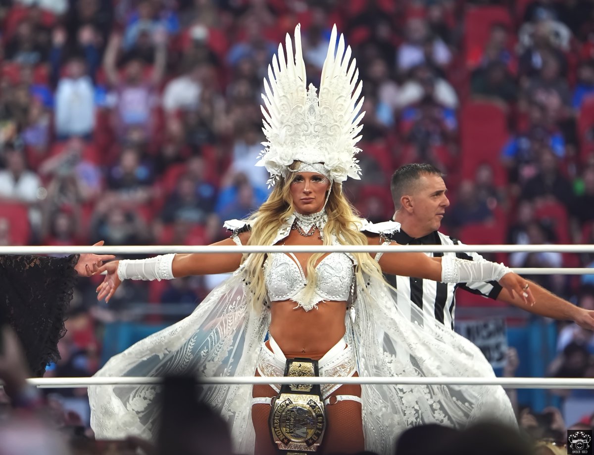 AmberNicoPhoto's tweet photo. Divine Dominion

@Lena_Kross @meganbayne @AEW @BodyslamNet 

#aew #aewallin https://t.co/1ISDiETKTW