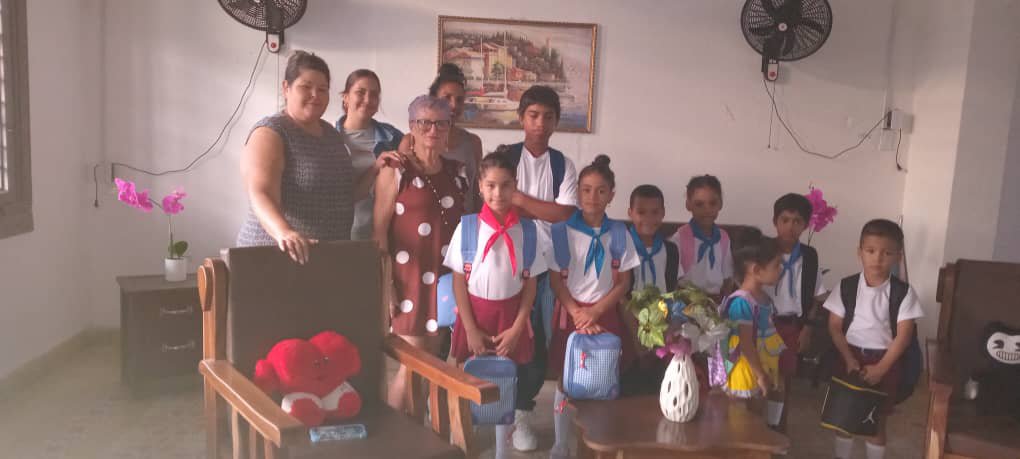 Inspeccdgeplac's tweet photo. Para nuestras niñas y nin̈os pertenecientes alHogar para nin̈os sin amparo parental en el municipio  De placetas un Feliz incio al Curso Escolar 2026 2027. https://t.co/jNSEV1MO3Y