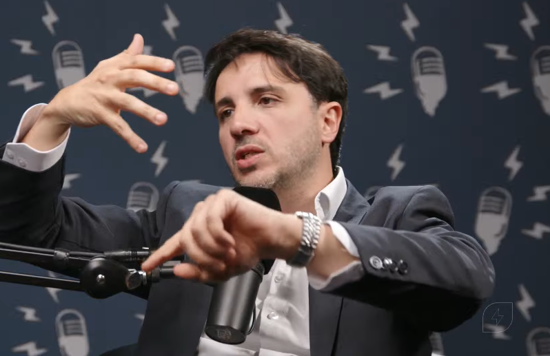 ravoxbrasil's tweet photo. Em toda a minha vida, politicamente falando, eu nunca ouvi tantas verdades como as que o Renan Santos está colocando no Flow Podcast. E não estou exagerando!
O Brasil não dar uma chance a este candidato, ainda mais num momento como o que estamos atravessando, com tantos ladrões políticos, é motivo para perder a fé no povo brasileiro.

#DeusTeAbençoeRenan14
#DiscernimentoAoPovo