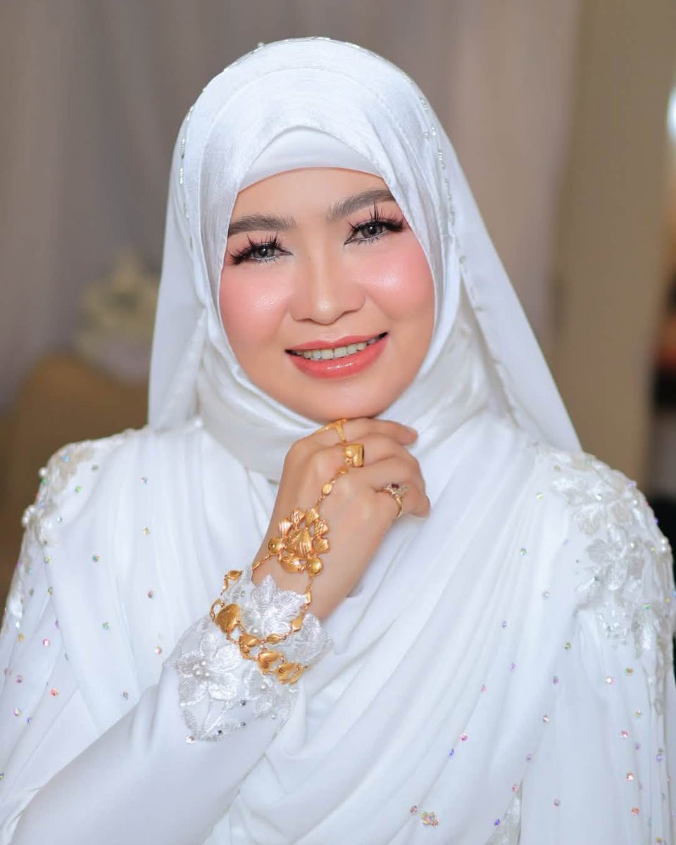 OzanYocan's tweet photo. The Beautiful Muslim Bride, Maam Khadijah Mohamad. Bridal makeup artistry by Jaya Nacalaban. https://t.co/nfJupCA739