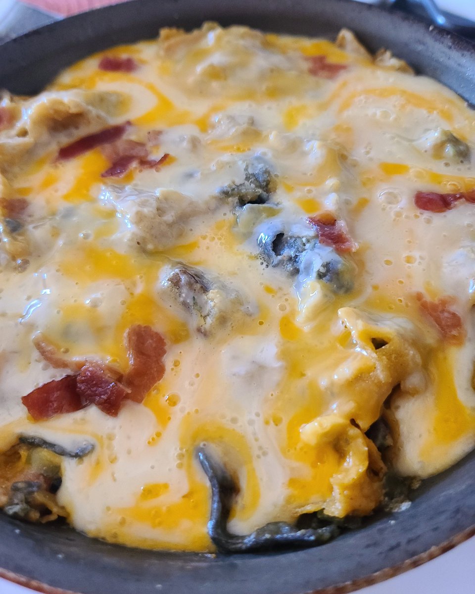 SHANNON9165's tweet photo. Bomb axx steak chilaquiles. https://t.co/ayWayOvmDW