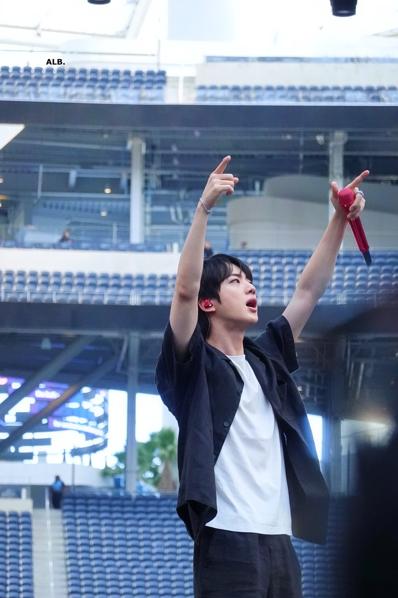 ALittleBraver92's tweet photo. 260902 SC 

#방탄소년단진 #김석진 #석진 #진 #BTSJIN #JIN 
#BTS_WORLDTOUR_ARIRANG
@BTS_twt https://t.co/svAaI9HWTt