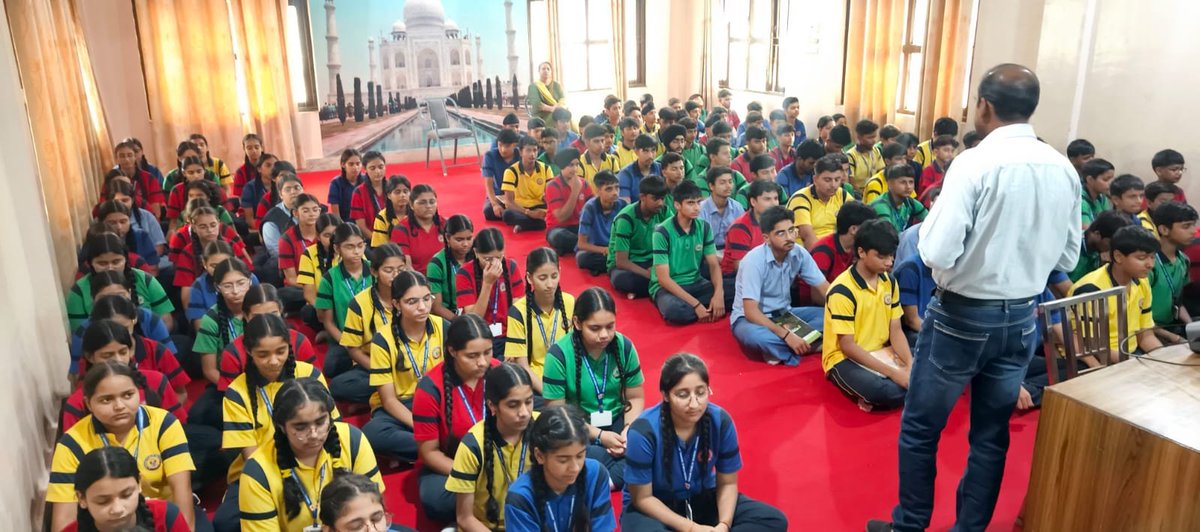gupta0076's tweet photo. Ek Soch Nai Soch NGO - India's Best NGO द्वारा #IPS_School Jagadhri में विद्यार्थियों का #Ministry_of_Youth_Affairs &amp; #Sports के अंतर्गत My Bharat Department की Depty Director Omkar Swami Ji के मार्गदर्शन में Youth Club बनाया 

@DC_YNR https://t.co/392tLK8i3y