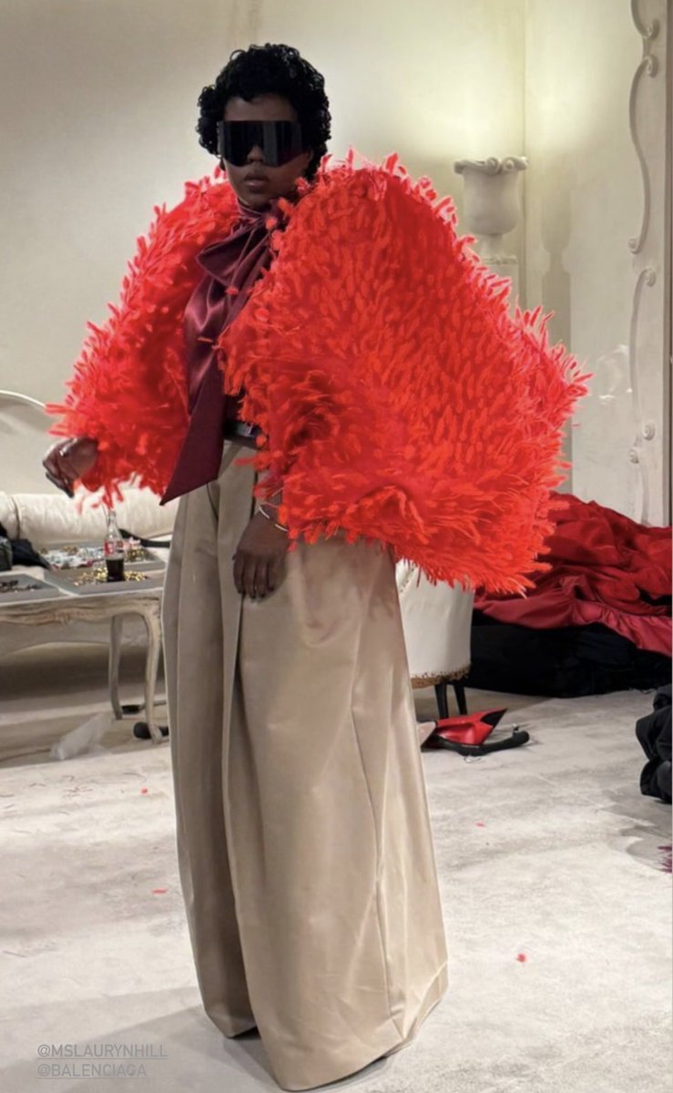 LegendaryLade's tweet photo. Lauryn Hill in Balenciaga Fall 2026 Couture by Pierpaolo Piccioli!❤️‍🔥 https://t.co/PpTl9s5Ps1