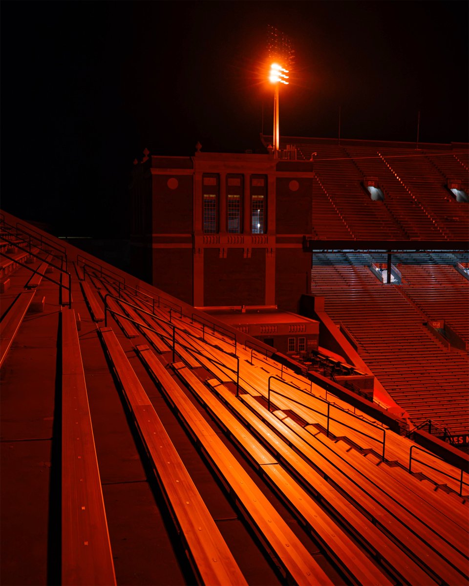 IlliniFootball's tweet photo. Lighting up the night. https://t.co/Dx05RYVp1n