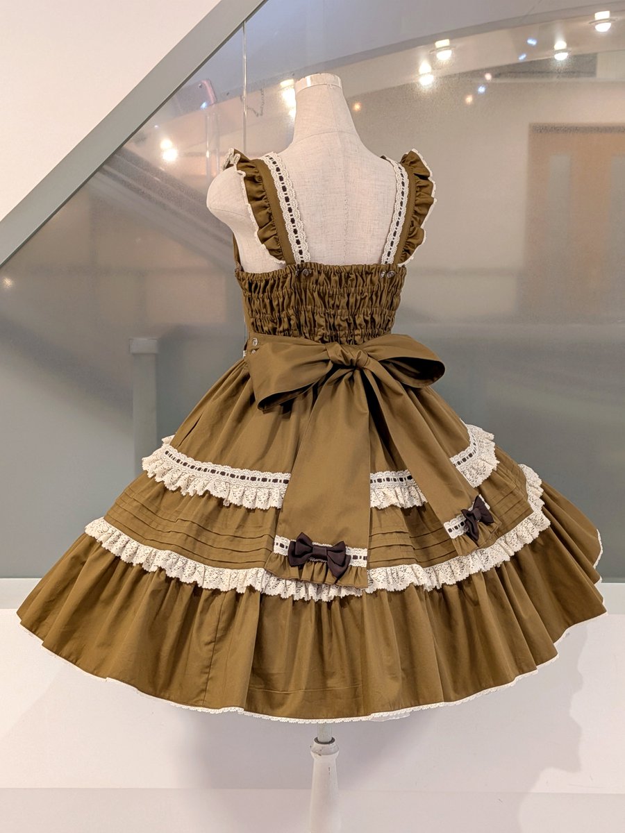 MetamorphoseEng's tweet photo. 💗COMING SOON💗
Ladder Lace Pintuck Frill JSK
Regular Size https://t.co/nWsd4L1Wf6
Plus Size https://t.co/C9m19KwDwm

An adorable back view, decorated with frills and lace♡

*Limited quantity
#ladderlace #pintuck
#metamorphose #mtdf #Lolitafashion https://t.co/OsW0liatKy