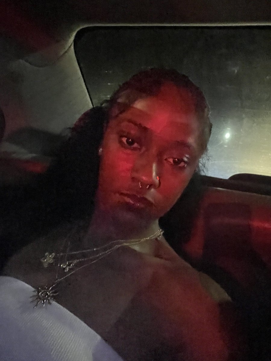 realrawyoungin's tweet photo. something bout red lighting lol https://t.co/hoVoYTjZdO