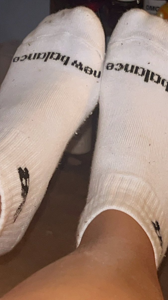 LilMissMolly666's tweet photo. More white socks for you foot obsessed freaks 🫨✨ https://t.co/j7vEzSdJpk