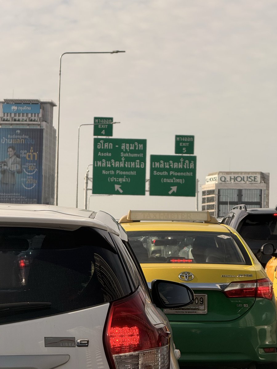 rpc_tofs's tweet photo. @js100radio ทางลงด่วนเพลินจิตเหนือ เลี้ยวซ้ายไปแยกอโศกติดนิ่งขยับได้ทีละน้อยมา 40 นาทีแล้ว หางแถวยาวมาก https://t.co/mjfsiwi7LM
