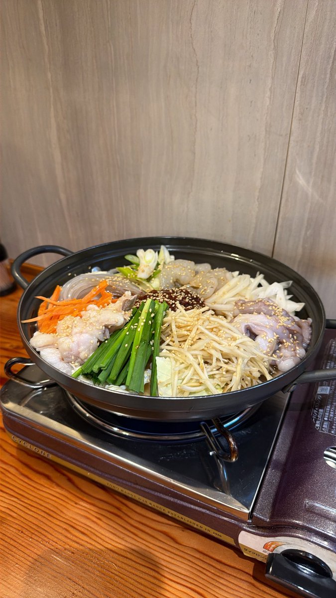 hakata_yuri's tweet photo. お仕事終わりに韓国料理食べに行きました🤤
ナッコプセ美味しすぎてマッコリも飲みやすくて
お店もずっと賑わってて楽しかった〜🇰🇷❣️

昨日と明日はご予約沢山いただけて嬉しいです😽
今日は今のところ空きです…🈳😳💭

19時までお問い合わ��お待ちしてます🫧 https://t.co/sSd4r3kxQW