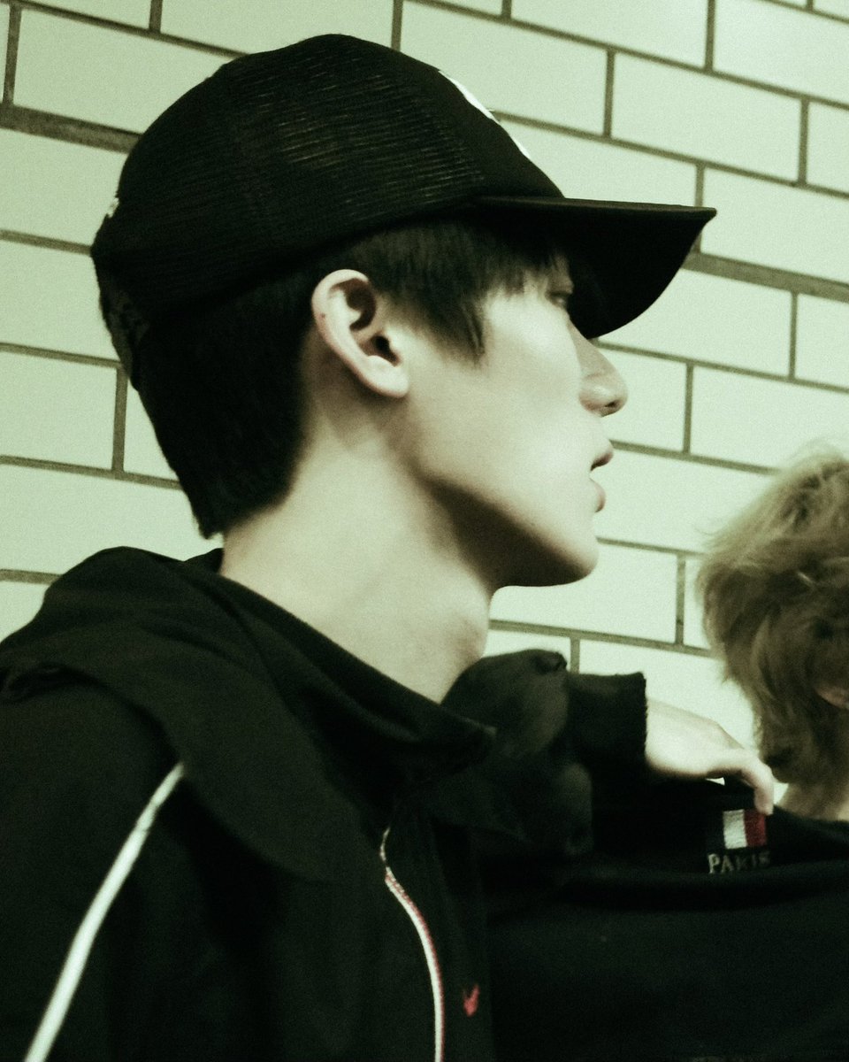 wayfboys's tweet photo. mv in the backrooms

#wayfboys #swag https://t.co/qOkbl5sbE5