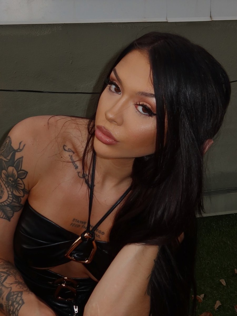 DaSolSnatcha's tweet photo. Cum target Whora 🥵🍆💦💦🎯 https://t.co/I7AbDZJiWH